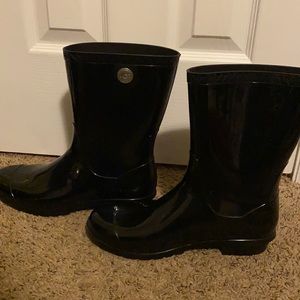 Women’s UGG rain-boats